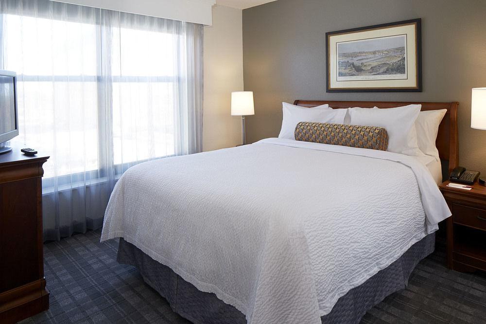 Residence Inn By Marriott Bloomington Exterior photo